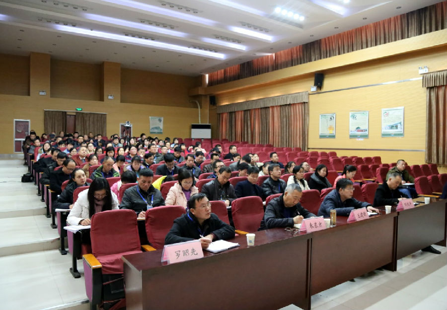 image003.jpg 我校召开2017年党风廉政建设专题会议